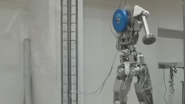 Роботът Фьодор се завърна на Земята
