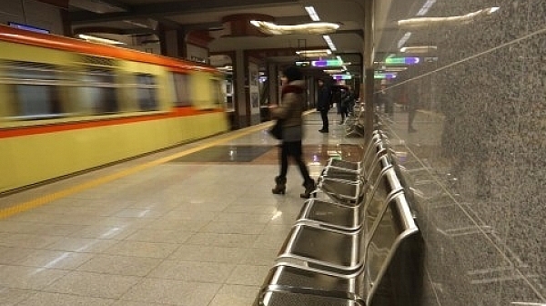 Технически проблем спря за минути част от влаковете на метрото