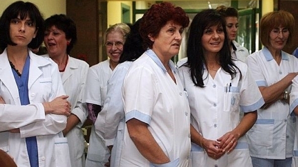 Всяка втора медсестра е пенсионерка