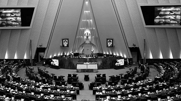 Стрелба, убити и ранени в иранския  парламент