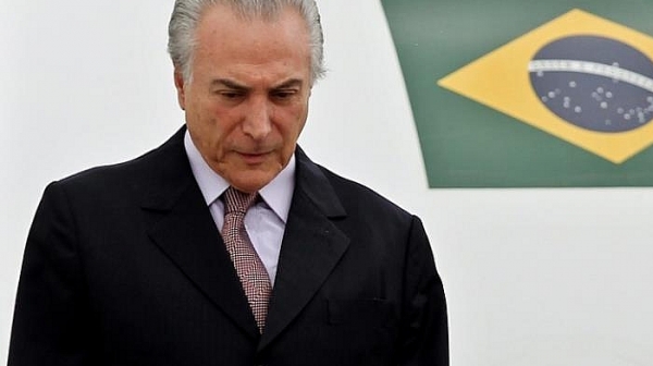 Кола опита да се вреже в президентската резиденция в Бразилия