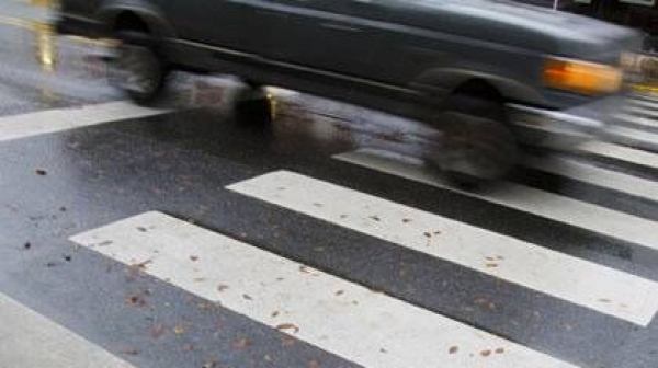 Кола мина през крака на дете на пешеходна в Благоевград