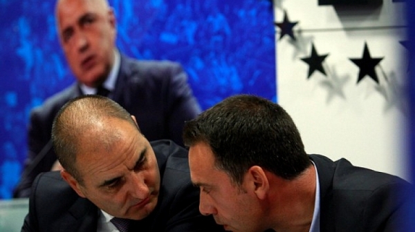 Борисов уволнява в САЩ за наводнения, но не смее да пипне Цветанов и Николов