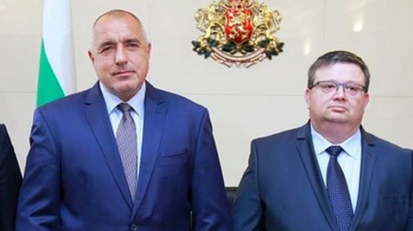 Десните: Борисов и Цацаров се прикриват един друг, има явна злоупотреба с личния ни живот