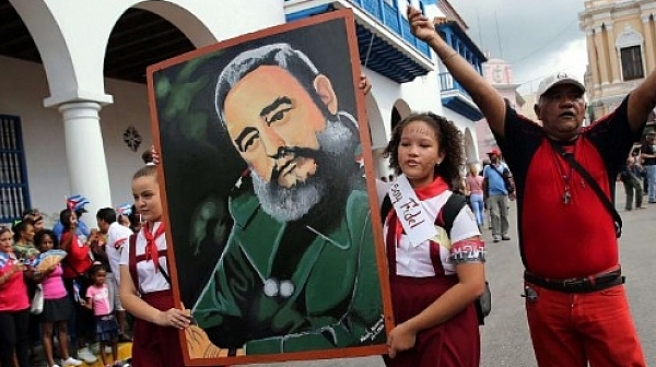 В Куба избират приемник на Кастро, братята управляваха 60 години