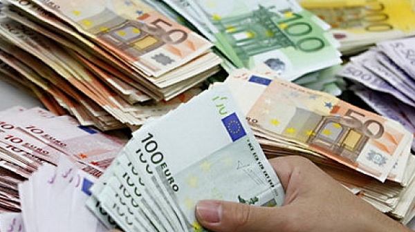 Еврото потъна до най-ниското равнище спрямо долара от година насам
