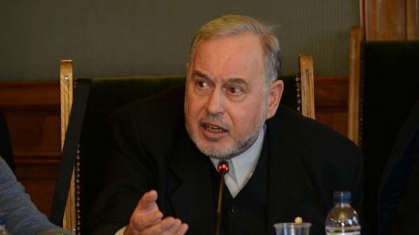 Славчо Велков остава в НС като съветник на Нинова