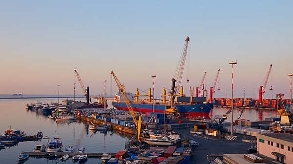 Български кораб с опасни отпадъци е задържан в Италия