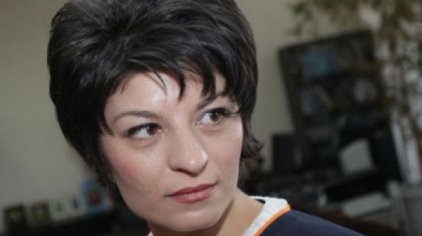 Десислава Атанасова и Искрен Веселинов непримирими за мажоритарния вот