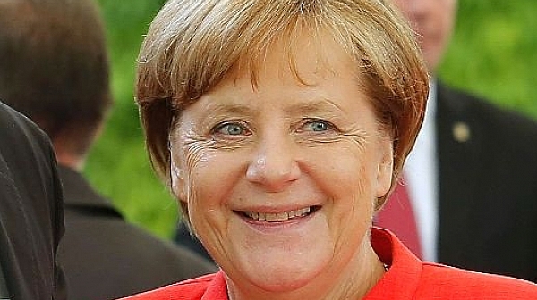 Меркел остава канцлер, Шулц става външен министър