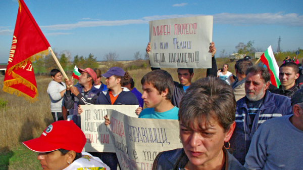 Жителите на Телиш пак протестират срещу тировете