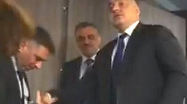 Снимка и видео с навеждане на новия правосъден министър е хит в мрежата