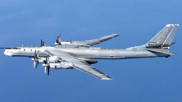 Руски самолет шашна флагмана на САЩ “Mount Whitney”, прелетя над него