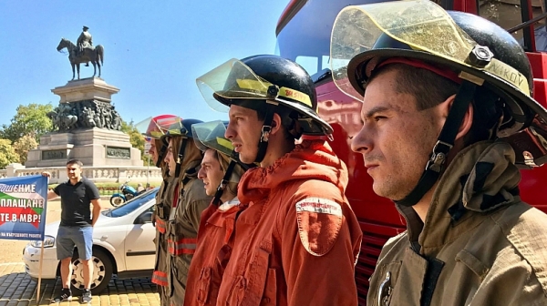 Пожарникари: Нямаме предпазни средства, даряват ни бракувани такива