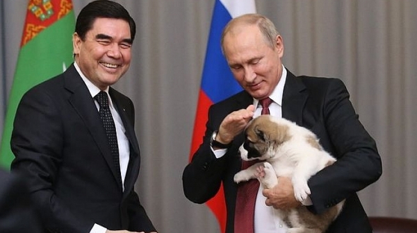 Втори Бойко: Президентът на Туркменистан подари на Путин кученце за ЧРД