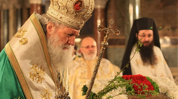 Патриарх Неофит ще отслужи опело Христово за Разпети петък