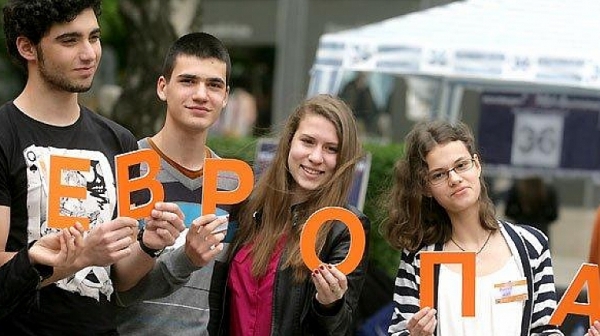 Младежи от България ще обикалят Европа безплатно