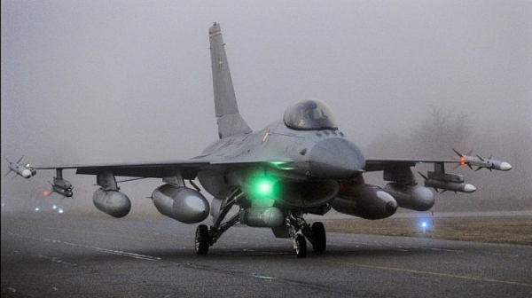 Комисията по отбрана отхвърли ветото на президента за F-16