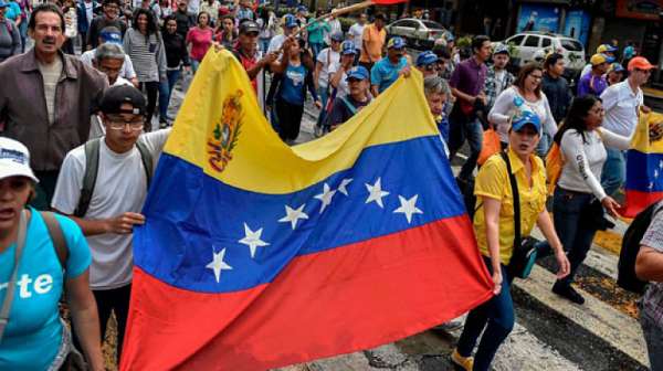 Започна операция за свалянето на Мадуро от власт във Венецуела