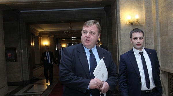 Каракачанов ще съди Марешки – „оня с жълтите панталони“