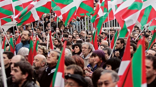 Баски образуваха 202-километрова жива верига, искат референдум за независимост
