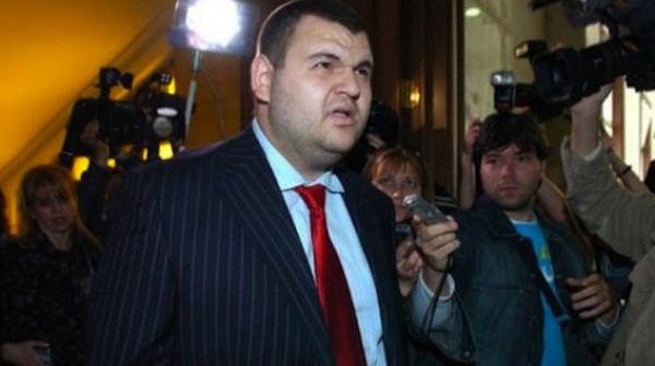 Медийната комисия прие за 5 минути и без дебати закона на Пеевски