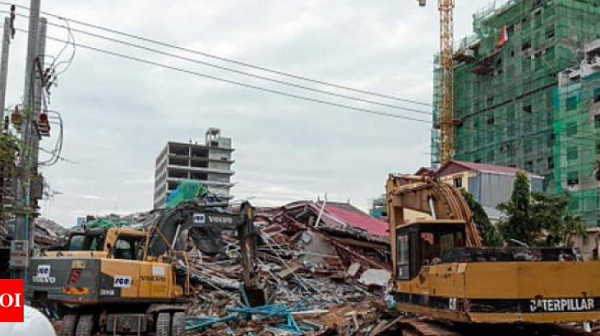 Сграда се срути в Камбоджа, има загинали и изчезнали