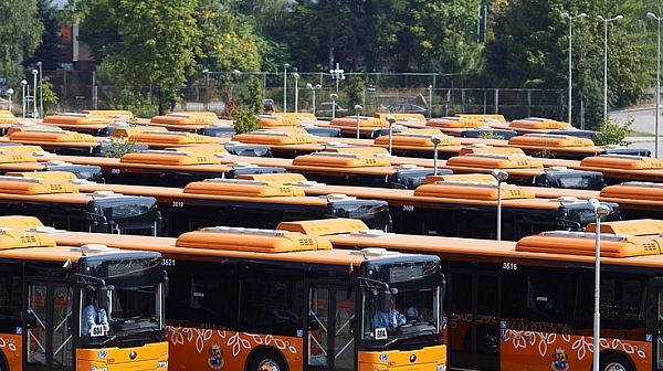 Софиянци канят Фандъкова да се повози с тях в претъпкан автобус