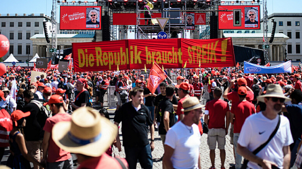 Голям протест в Берлин, работници искат справедлив цифров преход на компаниите