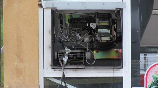 Взривиха банкомат в Стара Загора, бандитите прибраха 100 бона