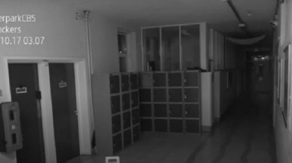 Камера записа лудориите на призрак в училище в Ирландия (Видео)