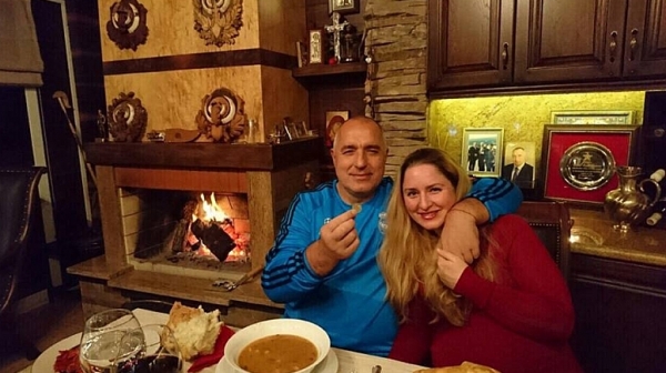 Фрог нюз кани на работа дъщерята на Борисов и жената на Горанов