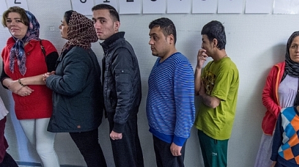 Спад с 82% на молбите за убежище в България