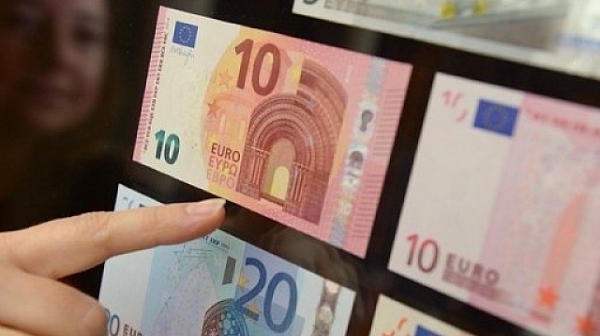 ЕП одобри по-ниски такси за трансгранични плащания в Съюза