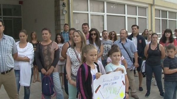 Ново училище във Варна се руши, построено под егидата на ГЕРБ!?