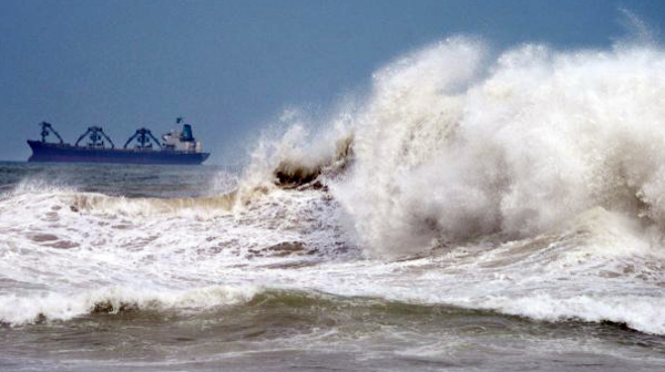 Евакуираха 800 000 души заради очакван циклон по крайбрежието на Индия