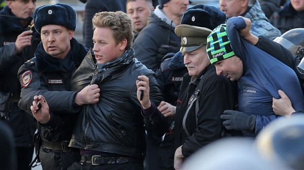 Близо хиляда души протестираха в Москва