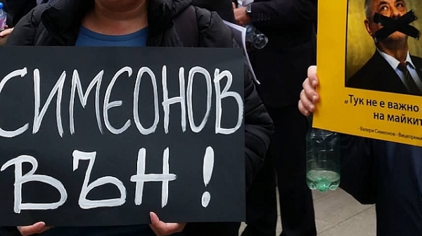 Майките пети ден искат оставката Валери Симеонв
