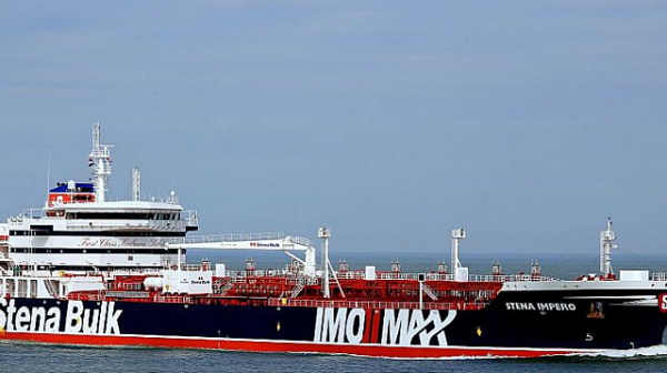 Екипажът на задържания в Украйна танкер се върна в Москва