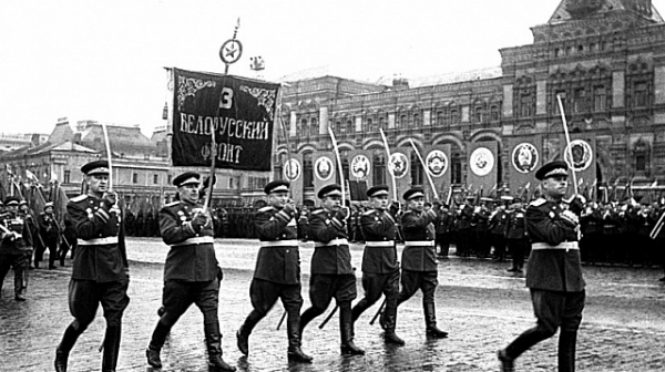 Четири епохални парада е имало през 1945 година