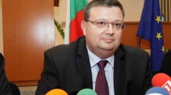 Цацаров: Няма какво да се крие за КТБ