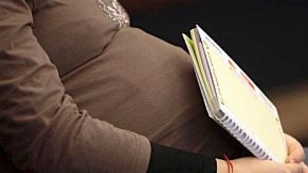Работодатели предлагат да не се дава платен отпуск за периода на майчинство