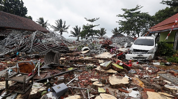 373 станаха жертвите на цунамито в Индонезия
