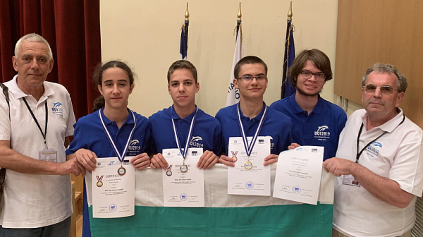 Медали за българския отбор на Балканиадата по информатика в Атина