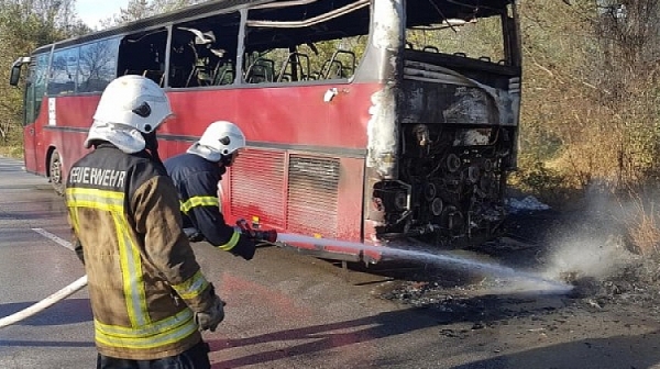 Автобус с работници се запали край Бяла Слатина