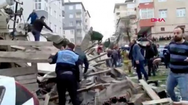 Спасиха 5-годишно дете от руините на срутилата се сграда в Истанбул