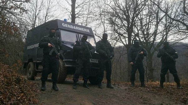Само във Фрог: Ченгета объркали къщата на Росен,  шефът на полицията на София-област кара ски на Боровец