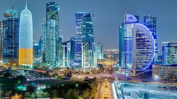 Катар преодолява кризата в Залива с доставки през Оман