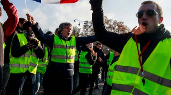 Външно предупреждава за протест на ”жълтите жилетки” във Франция