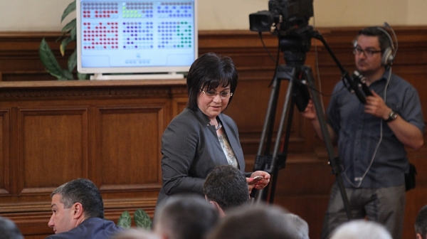 Нинова поиска оставката на Валери Симеонов
